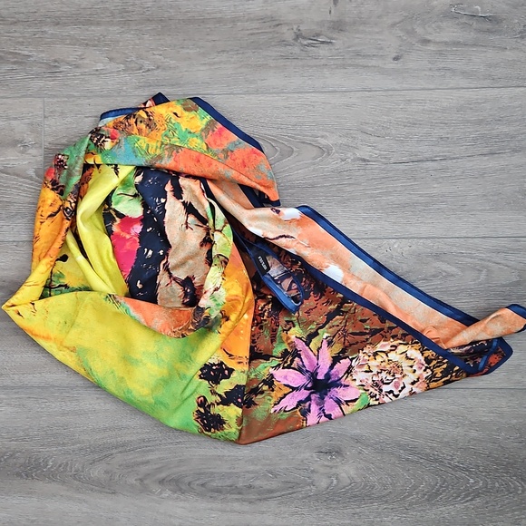 Silk scarf bright print - Picture 1 of 3
